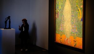 Portreti i Gustav Klimt shitet për 236 milionë dollarë, thyen