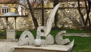 Gjuhëtari: Vendimi historik i Kosovës që vulosi fatin e