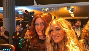 Shkrimtarja shqiptare Ledia Xhoga përkrah yllit të Hollywood-it Sarah