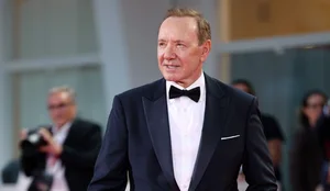 Rënia e një ylli! Si përfundoi Kevin Spacey pa shtëpi dhe