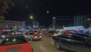 Dita e Pavarësisë/ Paradë me makina dhe spektakël