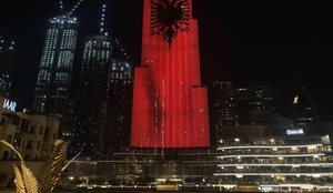 Burj Khalifa, ndërtesa më e lartë në botë vishet