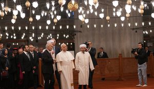 Papa Leo, vizitë historike në Xhaminë Blu. Heq