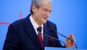 Berisha: Kritikat të shprehen në forumet e Partisë Demokratike,