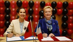 Ministrja Kumbaro jep lajmin: Do të hapim liceun franko-shqiptar në