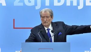 Sali Berisha: Takimet jashtë PD janë private!