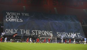 FOTOT/ Tifozët e Tiranës pushtojnë Air Albania!