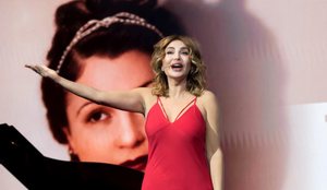 Si Balina Bodinaku ringjalli një ikonë shqiptare përmes një