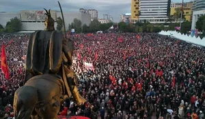 Mijëra qytetarë protestë në Shkup, kërkojnë