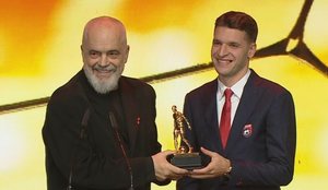 Kryeministri Rama jep &ccedil;mimin, zgjidhet Lojtari i Vitit te