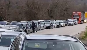 Emigrant&euml;t kthehen n&euml; atdhe p&euml;r festa, radh&euml; kilometrike