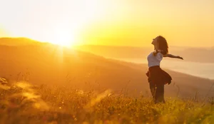 &Ccedil;far&euml; i b&euml;n drita e m&euml;ngjesit trupit ton&euml;!