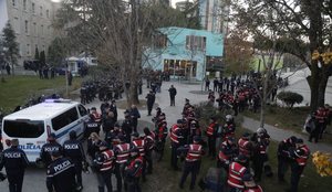 Fotot/ &Ccedil;far&euml; po ndodh tani para Kryeministris&euml;!