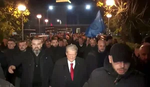 Live/ Nis protesta komb&euml;tare e PD, Berisha del n&euml; shesh