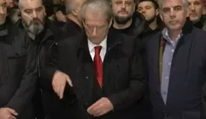 Sot protestuesit sulmuan Kryeministrin&euml;. Berisha: Ja ku do mbahet protesta