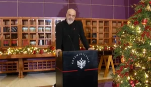 Rama n&euml; ceremonin&euml; e nx&euml;n&euml;sve ekselent&euml;: Nuk ka