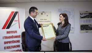 Spiropali nga Shkupi: Gjuha shqipe, gjuh&euml; zyrtare n&euml; Maqedonin&euml; e