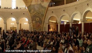 Besimtar&euml;t ortodoks&euml; kremtojn&euml; Krishtlindjen n&euml; Katedralen