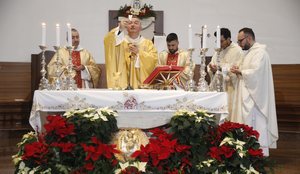 Besimtar&euml;t ortodoks&euml; kremtojn&euml; Krishtlindjen n&euml; Katedralen