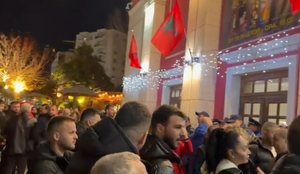 Vlor&euml;, dita e kat&euml;rt pa uj&euml; t&euml; pijsh&euml;m. Qytetar&euml;t