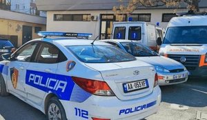 Vlor&euml;/ U p&euml;rplas nga 'Audi' tek vijat e bardha, nd&euml;rron