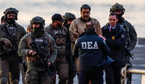 Video/ Momenti kur Maduro dhe gruaja e tij mb&euml;rrijn&euml; me pranga n&euml;