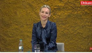 A do t&euml; b&euml;het kryeministre? Flet Lea Ypi!