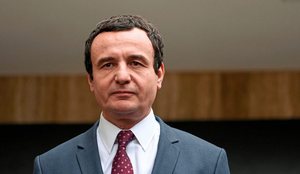 Albin Kurti b&euml;n thirrje: Mos l&euml;vizni, na pret mot i keq!