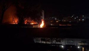 Zjarr masiv n&euml; tregun e rrobave t&euml; p&euml;rdorura te "5