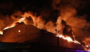 Riaktivizohet zjarri n&euml; tregun &ldquo;5 Maji&rdquo;, dhjet&euml;ra biznese