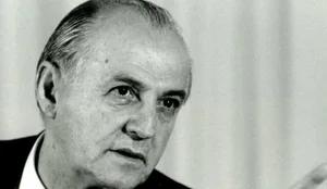 Ju rr&euml;fej dit&euml;t e burgut t&euml; Ramiz Alis&euml;! Flet ish-gardiani i