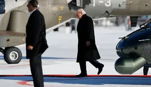 Trump n&euml; Davos, aleat&euml;t n&euml; alarm: Groenlanda rrezikon