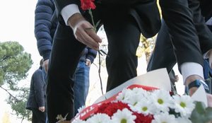 Veliaj kujton 21 Janarin: Gjaku i t&euml; pafajshm&euml;ve th&euml;rret p&euml;r