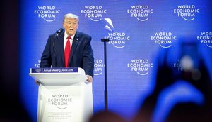 Trump kritikon Macron-in p&euml;r &ccedil;mimet e ila&ccedil;eve, Parisi i