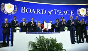 P&euml;rmbledhje/ Trump prezanton Bordin e Paqes. Kjo &euml;sht&euml; Gaza e re!