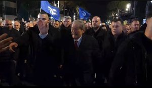 Berisha l&euml; selin&euml; e PD-s&euml; p&euml;r t&euml; nisur protest&euml;n