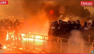 PD n&euml; protest&euml;, bresh&euml;ri molotov&euml;sh drejt