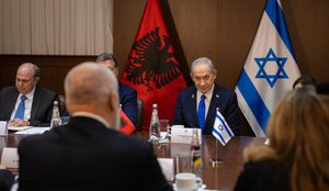 Vizita n&euml; Izrael, Rama pritet nga kryeministri Netanjahu