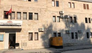 Kadastra e Vlor&euml;s shp&euml;rngulet n&euml; Tiran&euml;, punonj&euml;sit dhe