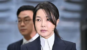 Dhurata luksoze n&euml; k&euml;mbim t&euml; favoreve. Ish-zonja e par&euml; e