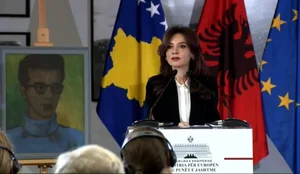 Spiropali n&euml; ceremonin&euml; e 90-vjetorit t&euml; lindjes s&euml;