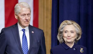Historike/ &Ccedil;ifti Clinton pranon t&euml; d&euml;shmojn&euml; p&euml;r