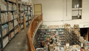 Pun&euml;tor i fabrik&euml;s s&euml; sheqerit krijon bibliotek&euml;n me 2