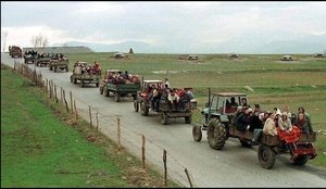 Serb&euml;t q&euml; ther&euml;n foshnjen n&euml; djep dhe k&euml;rkesa me 45