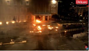 Pamjet live/ Berisha mbaron fjal&euml;n, nisin molotov&euml;t drejt