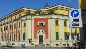 Rritje pagash n&euml; administrat&euml;n vendore, ja kush p&euml;rfiton!