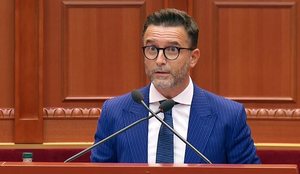 Bra&ccedil;e k&euml;rkon llogari p&euml;r tokat e Semanit, thirrje ministrit