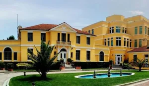 Ambasada e SHBA-s&euml; paralajm&euml;ron qytetar&euml;t p&euml;r protest&euml;n