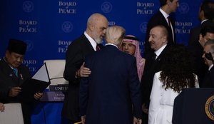 Rama ndan fotot me Trump!