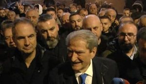 Berisha ndesh besimtar&euml;t n&euml; xhami: Zoti ua pranoft&euml;